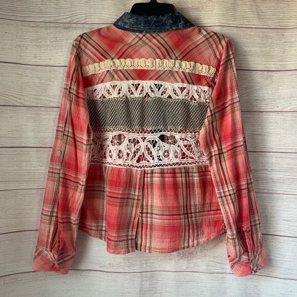 Gimmicks by BKE Pink and Blue Plaid and Lace Button Down Roll Tab Sleeves Size M - Picture 5 of 16